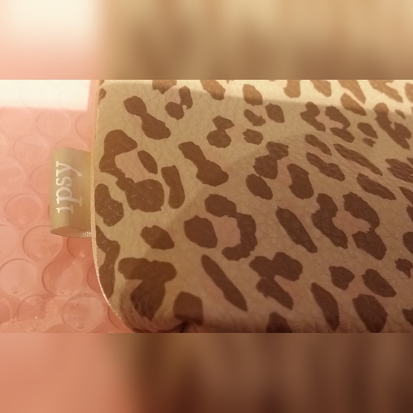 NEW Ipsy November 2019 Glambag Makeup Travel Pouch NWOT - Picture 3 of 6